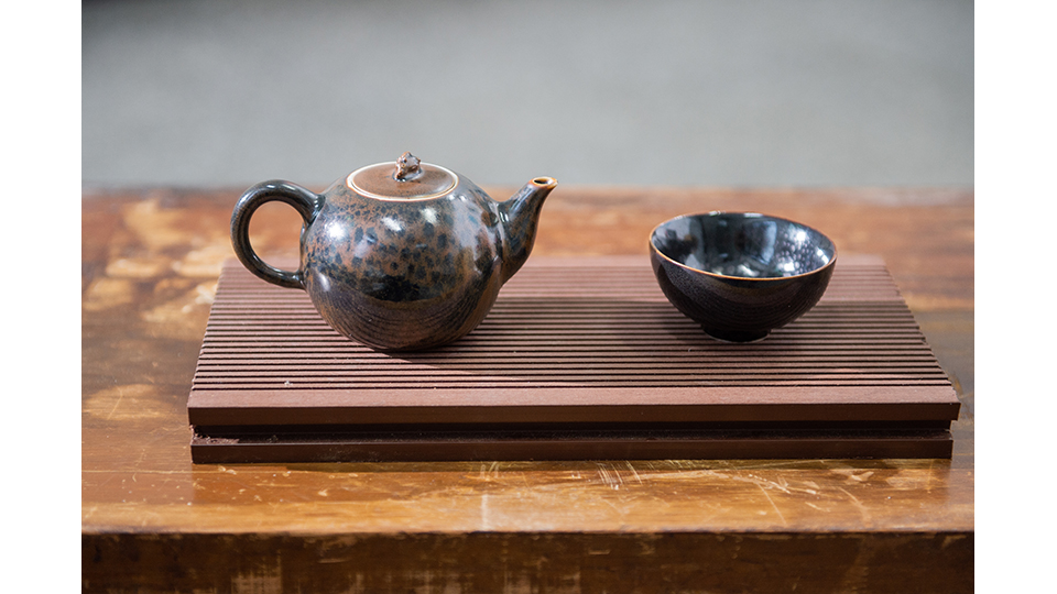 美麗的天目釉茶具組質感與眾不同。
